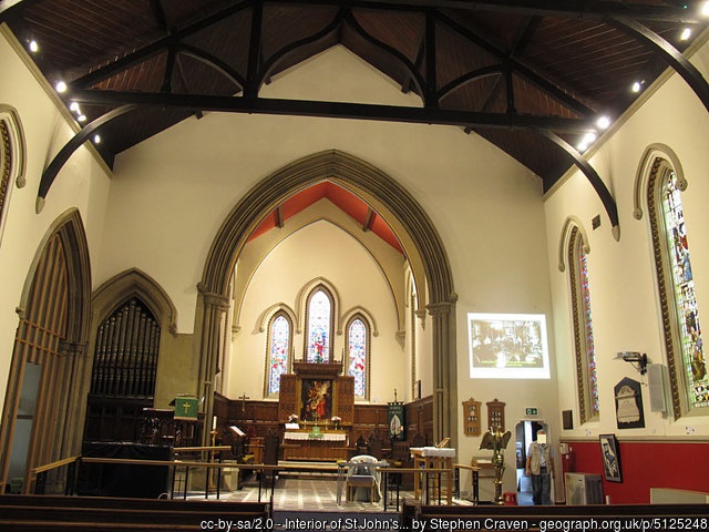 Interior image of 646228 Farsley St John the Evangelist