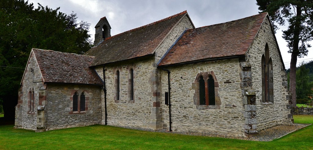 Exterior image of 618371 St. Giles, Aston