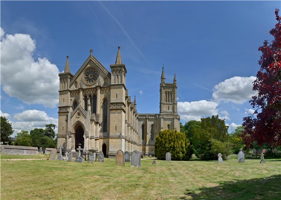 Exterior image of 627360 Theale Holy Trinity Church