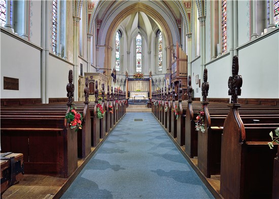 Interior image of 627360 Theale Holy Trinity Church