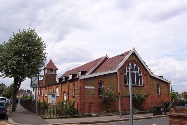 Exterior photograph of 608191 Walthamstow: St Luke