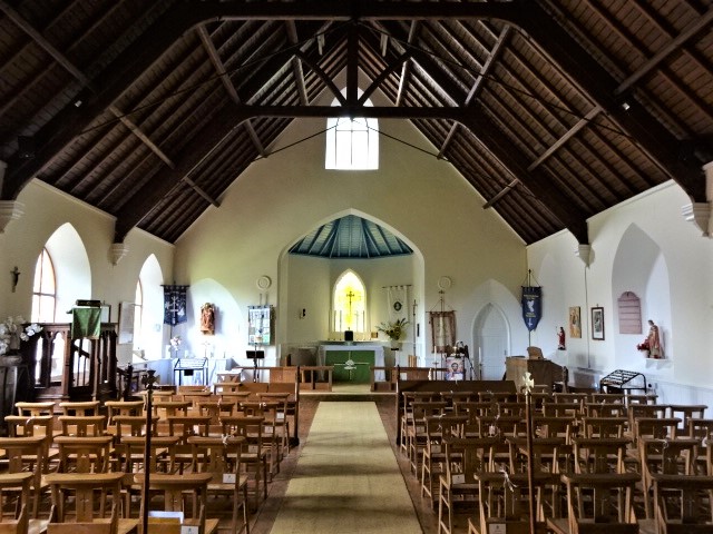 642149 Crabbs Cross St Peter Worcester interior