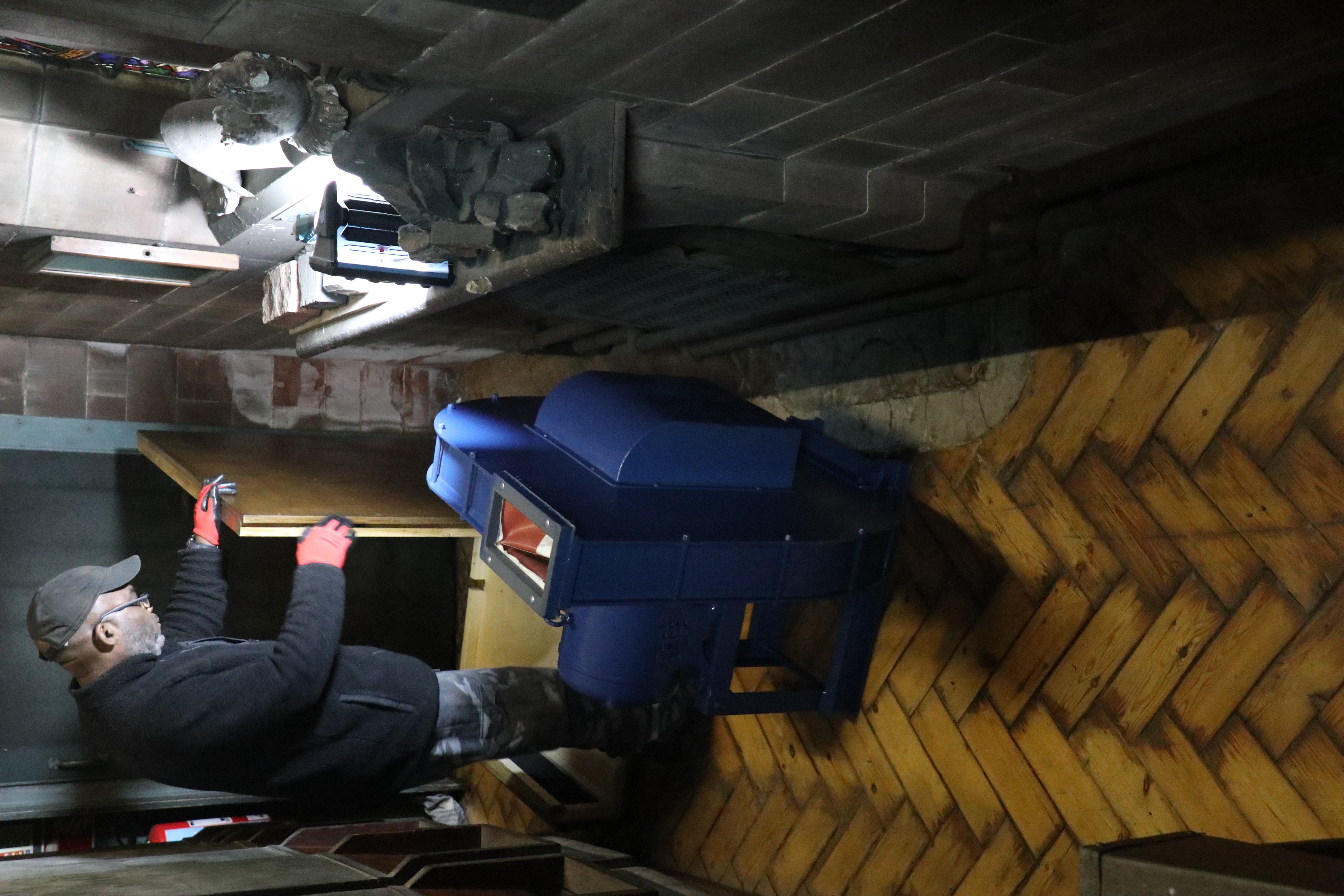 Organ  blower being installed